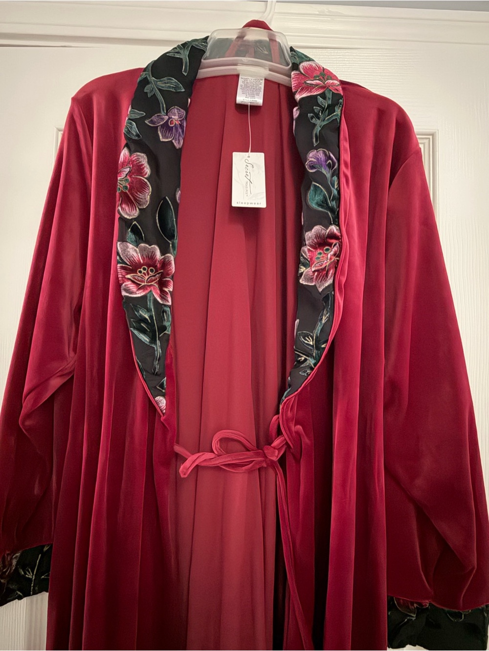 NWT Vintage Secret Treasures Red Velvet Robe with Floral Collar and Cuffs- Med